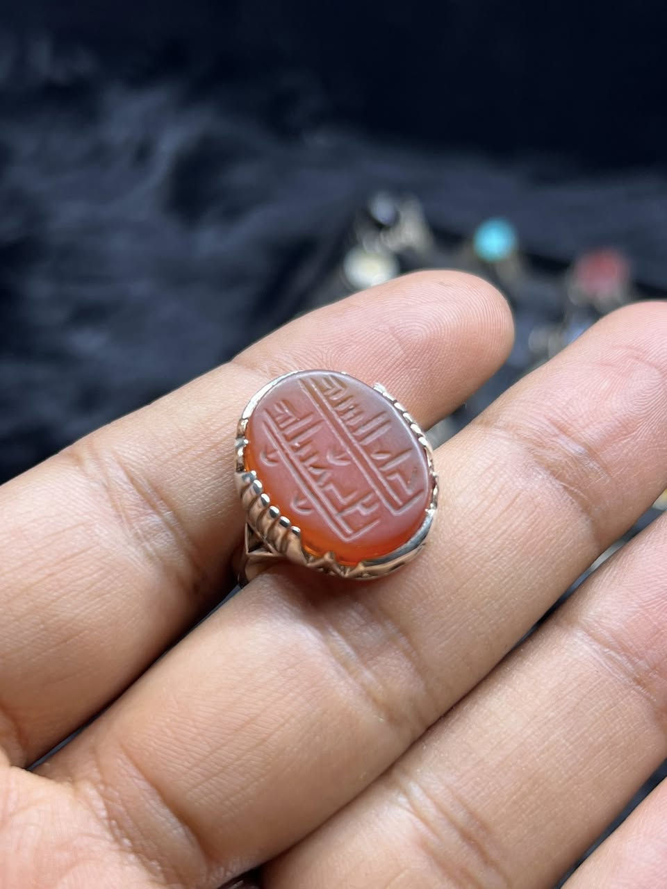 خاتم عقيق يماني
فضة925 خط كوفي 

الشراي***********

المكان بغداد حي اور توصيل ماعندي
