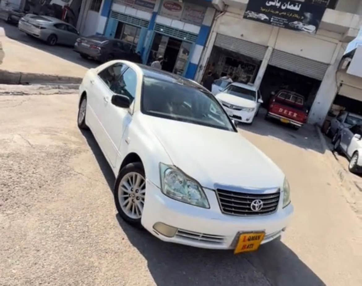 کراون شاهینة 2005 
سیارە دهێت بصمە
هەرچار دەرگەهـ بەصمە
تبرید سار و گەرم
شاشە
ستێرن تحکم
تحدید سرعة
شەش پستن
شاصي 180
سەقف موسە
سعر : ٥٥ ورقە مجال
*********** زاخو, دهوك
