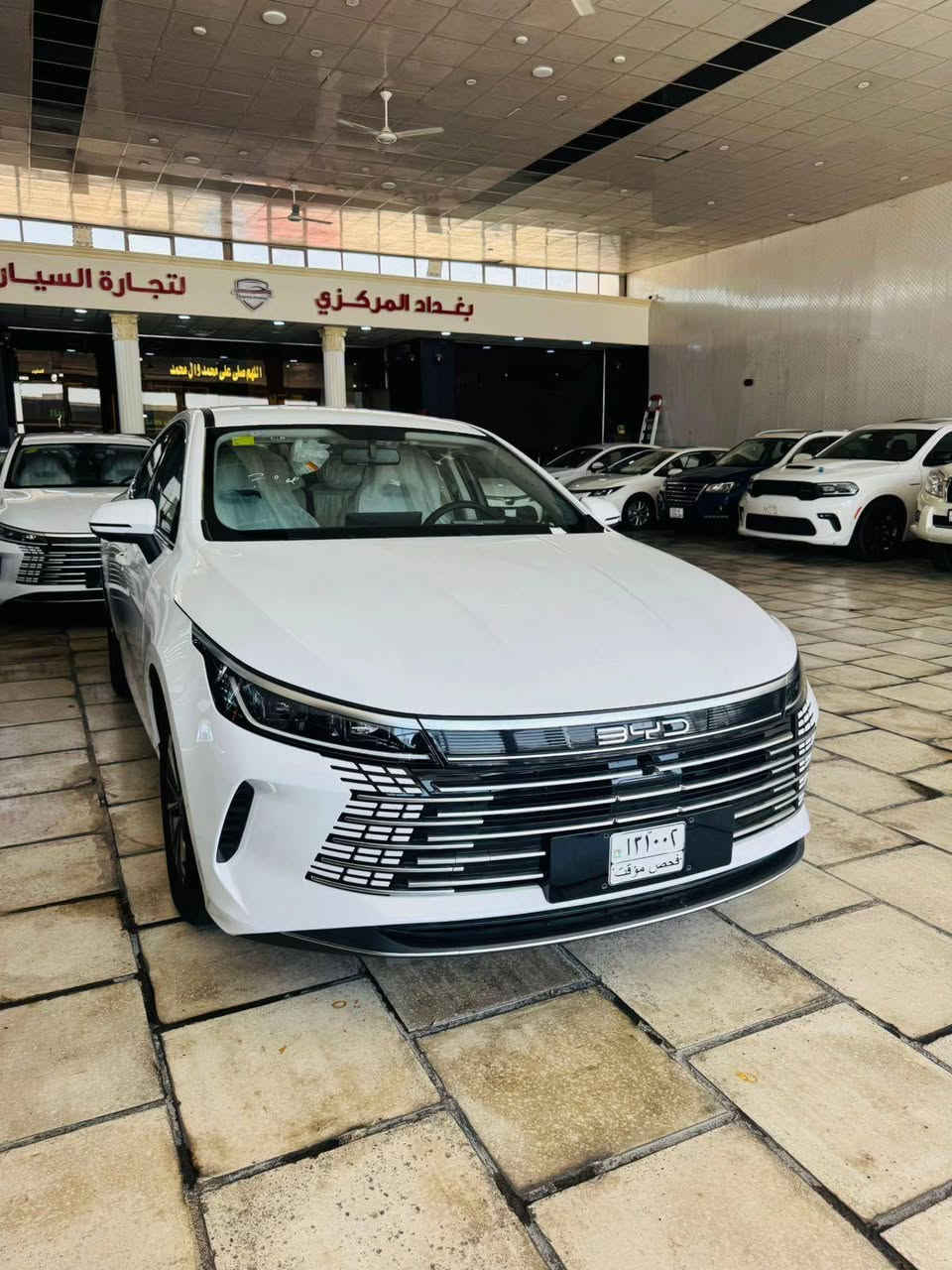 شركة الصنع: BYD Auto تستروير 
نوع المحرك: هايبرد (بنزين + كهرباء)
نظام الهايبرد: DM-i عالي الكفاءة
ناقل الحركة: أوتوماتيك
دفع أمامي
استهلاك وقود اقتصادي جداً
شاشة وسطية كبيرة تعمل باللمس
عدادات ديجتال بالكامل
دعم Apple CarPlay و Android Auto
كاميرا 360 درجة
حساسات أمامية وخلفية
رادار تصادم أمامي
نظام المحافظة على المسار
مثبت سرعة ذكي
تكييف أوتوماتيك مزدوج
مقاعد مريحة بخامات عالية الجودة
جنوط رياضية
نظام تشغيل ذكي
وبعد موصفات مذاكرهن
ماشيه 9 الاف بحالة الوكاله ايشي ما ناقصه
الاستفسار ***********
