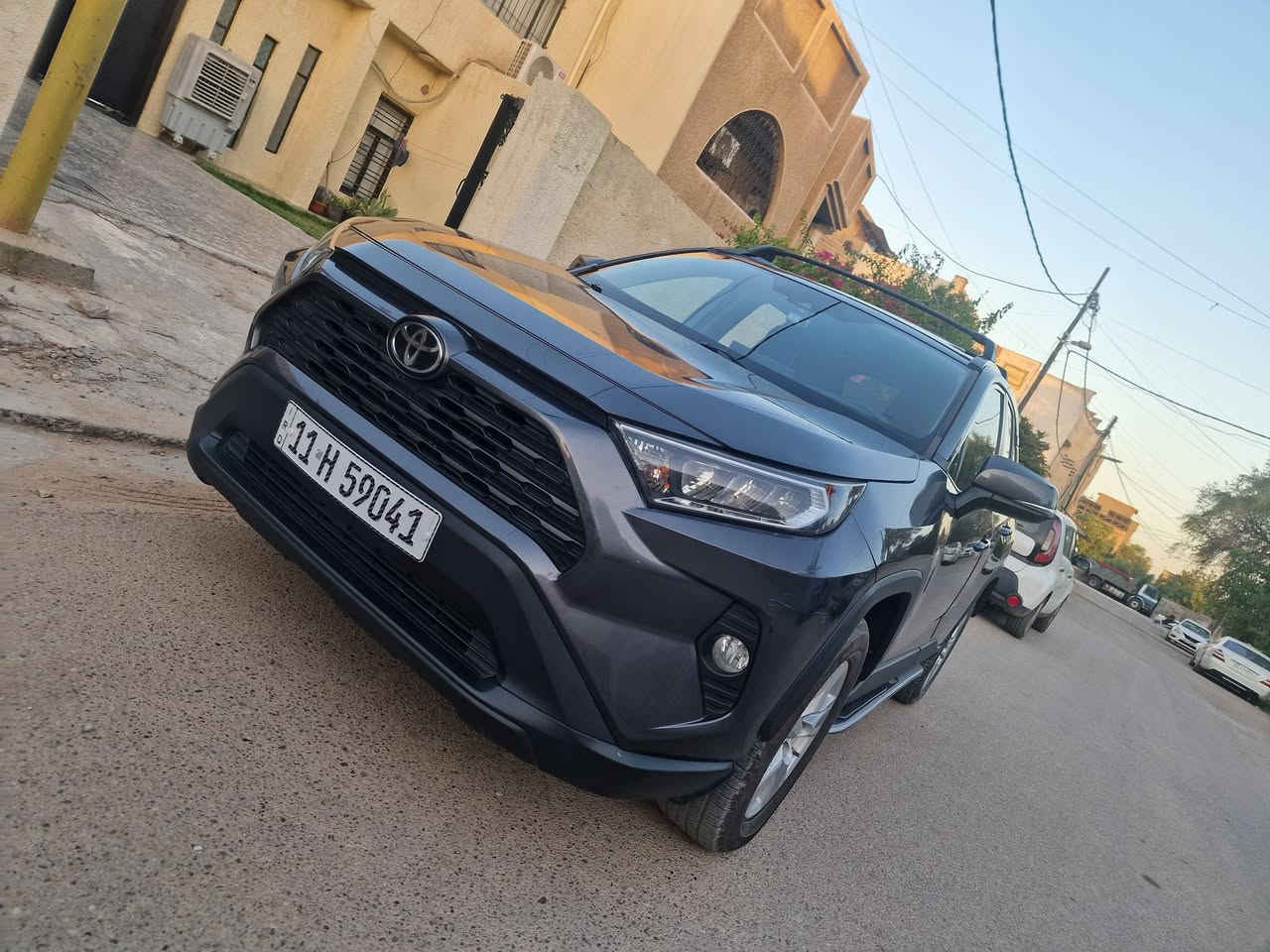راف فور XLE  وارد امريكي موديل 2019 رقم بغداد سنويه بأسمي 
 ماشيه 55 الف 
ألسياره مفوله مواصفات ( بصمه ، فتحه ، كشن كهرباء ، داش كام CAM DASH اماميه وخلفيه , اناره LEDداخليه تفاعليه ، تدفئه كشنات ،قطعتين تبريد ، اشاير مري ، نقاط عمياء ، رادار امامي وجانبي ، اوتو هولد )
حادث السياره جانبي وسطحي جاملغ وباب مصبوغات بدون لا لغد ولا شاصي  .
دعاميه بلاد تخم تايرات وصدر جديد .
العنوان بغداد / ألدوره 
***********
