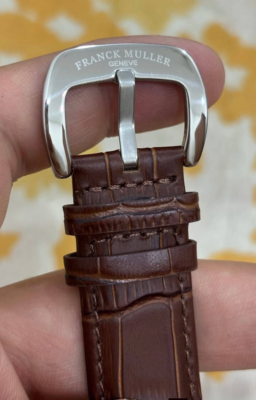 فرانك مولر اوتماتيك موديل قديم وزن ثقيل ضد الماء
غير مستخدم نظافة ١٠٠٪؜ مع العلبة
مكينتها اوتماتيك وتكويك تشتغل نظامين
قطر الساعة ٤٣
سناتر شغالة كلها
السعر 45  الف سعر نهائي رقم ***********
