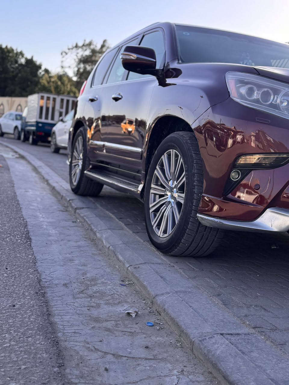 سلام عليكم  . لكزز مديل 2012  LX570 . سبورت S  
مواصفات فول و رقم بغداد 
كشنات كهربائية 
فتحة بل سقف 
سماعات عدد 9 دمام 
تشغيل عن بعد 
ستيرن كهرباء 
شاشة جبيرة 
محرك نضيف 1/1
ما ملعوب لا بل محرك ولا بل كير سيارة بمعنة الكلمة جديدة 
جكات صعود وتنزيل بل سيارة 
سيارة فول مواصفات السيارة بدون حادث بس مصبوغة حزام للجمالية فقط سيارة مال بيت يعني جديدة كلشي شغال بل سيارة فول 1/1  

راسلني خاص ادزلك السونار مال سيارة   

سعر السيارة  (280  ) وبيهة مجال حك الجية مالتك 

مكاني كربلاء المقدسة 
رقم الهاتف ***********
