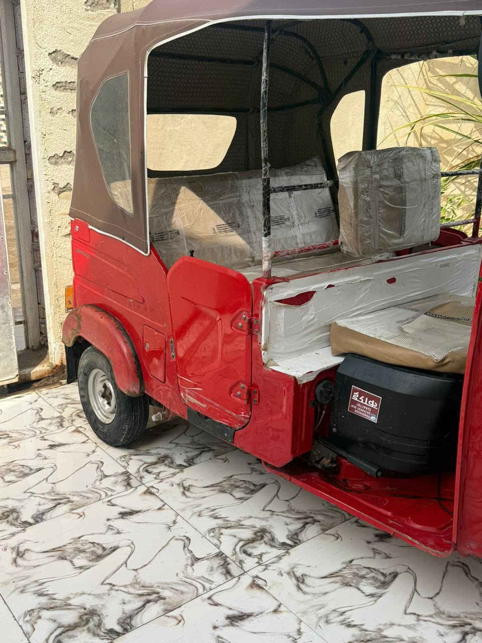 سلام عليكم تكتك للبيع 22/10/7   مكينه مشروكه. و بيه حار يم بك لايت. و بارد بلغد  تكتك نضيفه كهربائيات جديده و تايرات كله جديد. تكتك مرقم مشروع وطني مكان عمار دفاس سعر 8100 و بيه مجال رقم ***********
