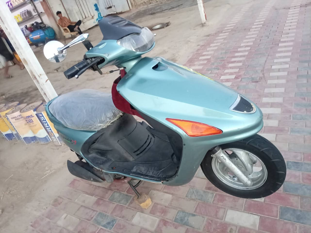 السلام عليكم فراشه للبيع عل وضع شركه كهربيات كله شغاله بلاديه شرط معدل ونهضه شك كاع نكره سلف )((بيه صوت محرك)) ***********
