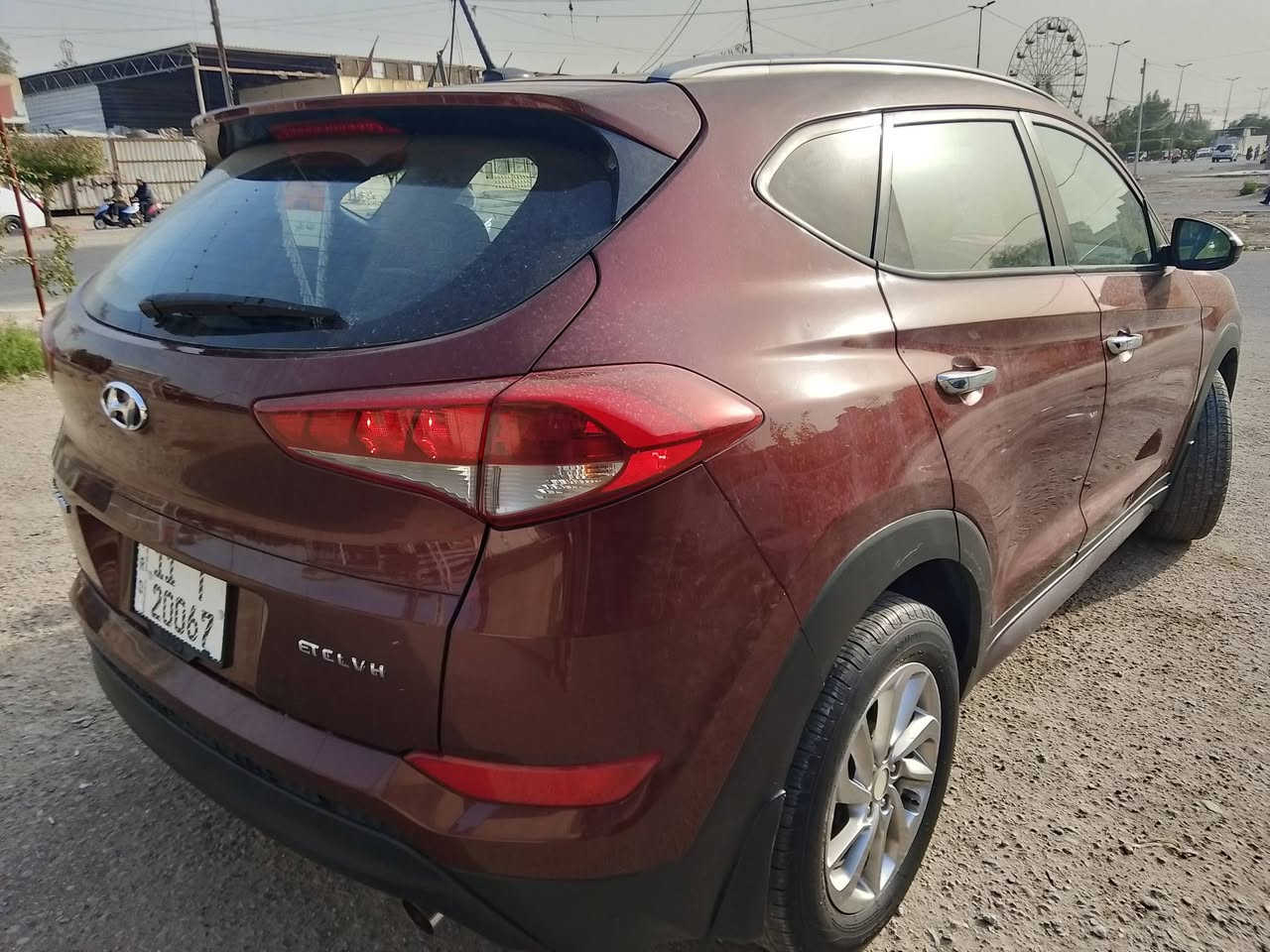 السلام عليكم شباب 
توسان موديل 16 مريكي ماروني 🇺🇲

بيهه ثلاث قطع صبغ مال حادث امريكا فقط ليبل واحد سياره كلهه بدون تبديل 

سياره جديده كلش حلوه 🧿 عليهه رقم مميز بسمي سنويه رقم جديد 

صور الحادث موجوده 

منظومه تبريد جديد 

تخم تاير باتري كله جديد عبوه ادامه كامله عليهه بانزين عادي بدون محسن 

موصفات نص فول 

مكينه كير جدد ممفتوحات 

مكينه 2400. وكير ايتي 6 نمر عادي قتصادي وسبورت 

مكاني بغداد مدينه الصدر 🫶

***********.           السعر 130
