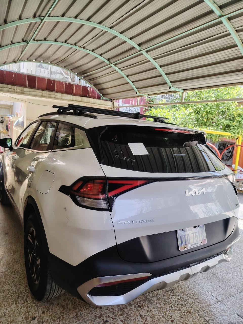 سبورتج 24 امريكي مواصفات LX بدون رقم تترقم جميع جميع المحافظات 
دفع رباعي AWD
 فول تحكم ستيرنك
اربع انضمه قياده 
 قيادة ذاتية تستدير مع انحراف الطريق بدون تدخل                          تحذير قبل الاصتدام
توقف ذاتي تحديد مسار
مانع انزلاق  و ABS
نظام منحدرات
كامرة خلفية 
شاشة كبيرة متصلة
تبريد قطعتين
واير ليس  ابل كار بلي واندرويد اوتو 
انارة LED  نهاري وعالي وناصي
العنوان ديالى بعقوبة
 والسعر185
 اتصل ***********
