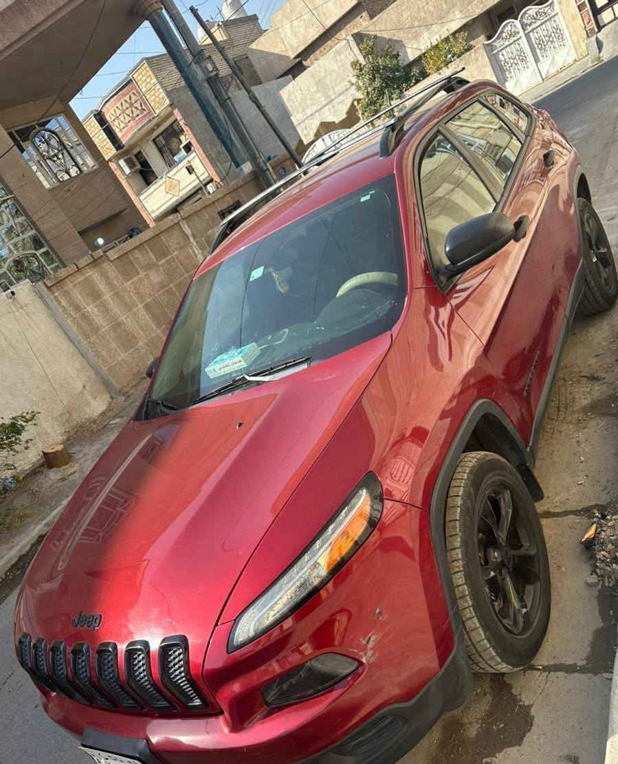 السلام عليكم جيب شيروكي للبيع بغداد موديل 2017 وارد امريكي دفع رباعي محرك 2400 
للتفاصيل التواصل واتساب على الرقم ***********
