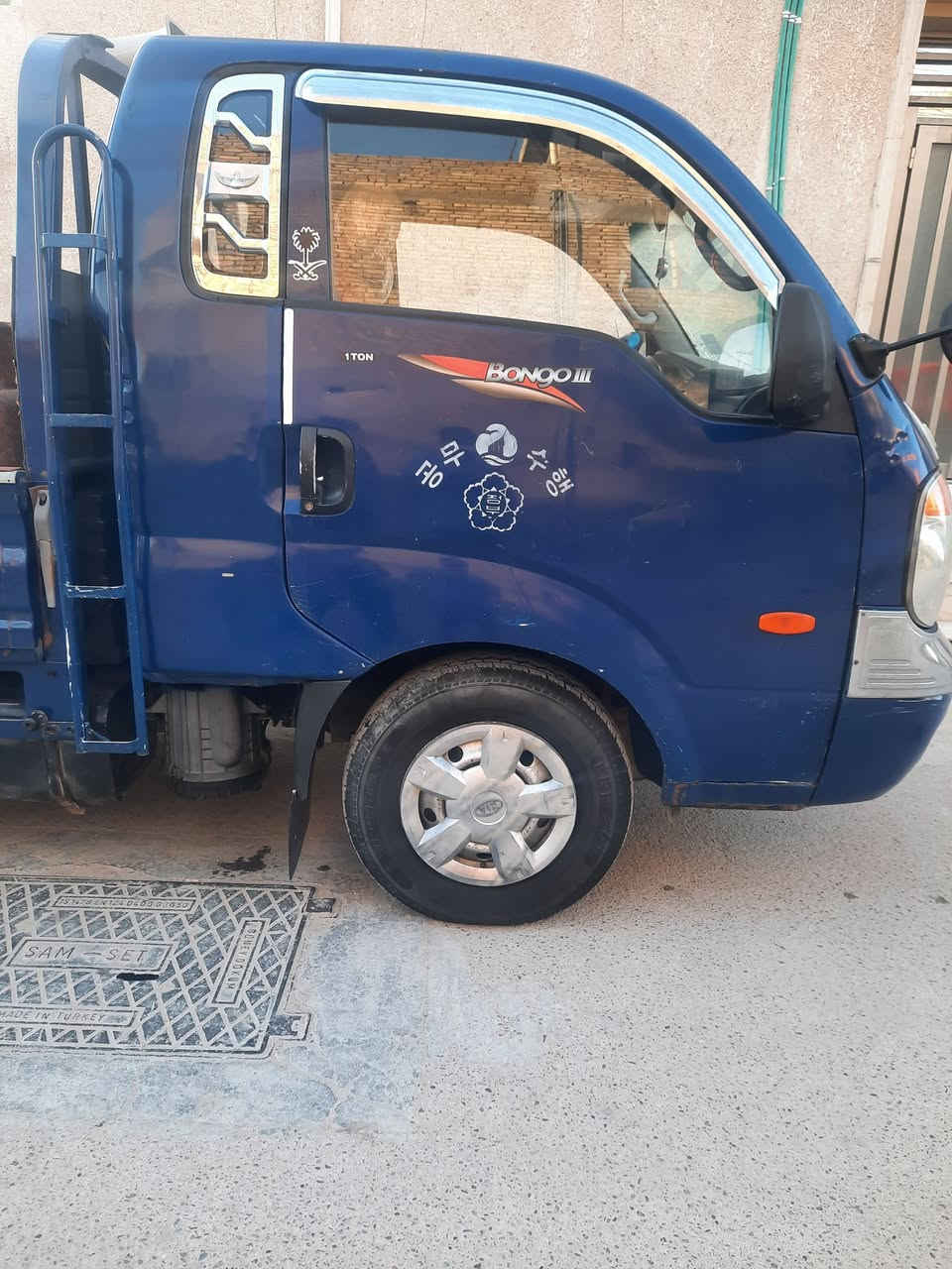 كيه بنكو 3 مكفوله من شاصي ومحرك وكير وبم وكسل  سياره مناقصهه شي ورقم لشاصي واضح ورقم نكليزي بغداد سنويه٢٠٢٧ سياره حلوه وكاعده ومذب عليهه دينار يعني كبل لشغل وسياره بسمي مال جناي لابياع شراي ولا ئبد كبل احولك *********** مكان السياره البياع
