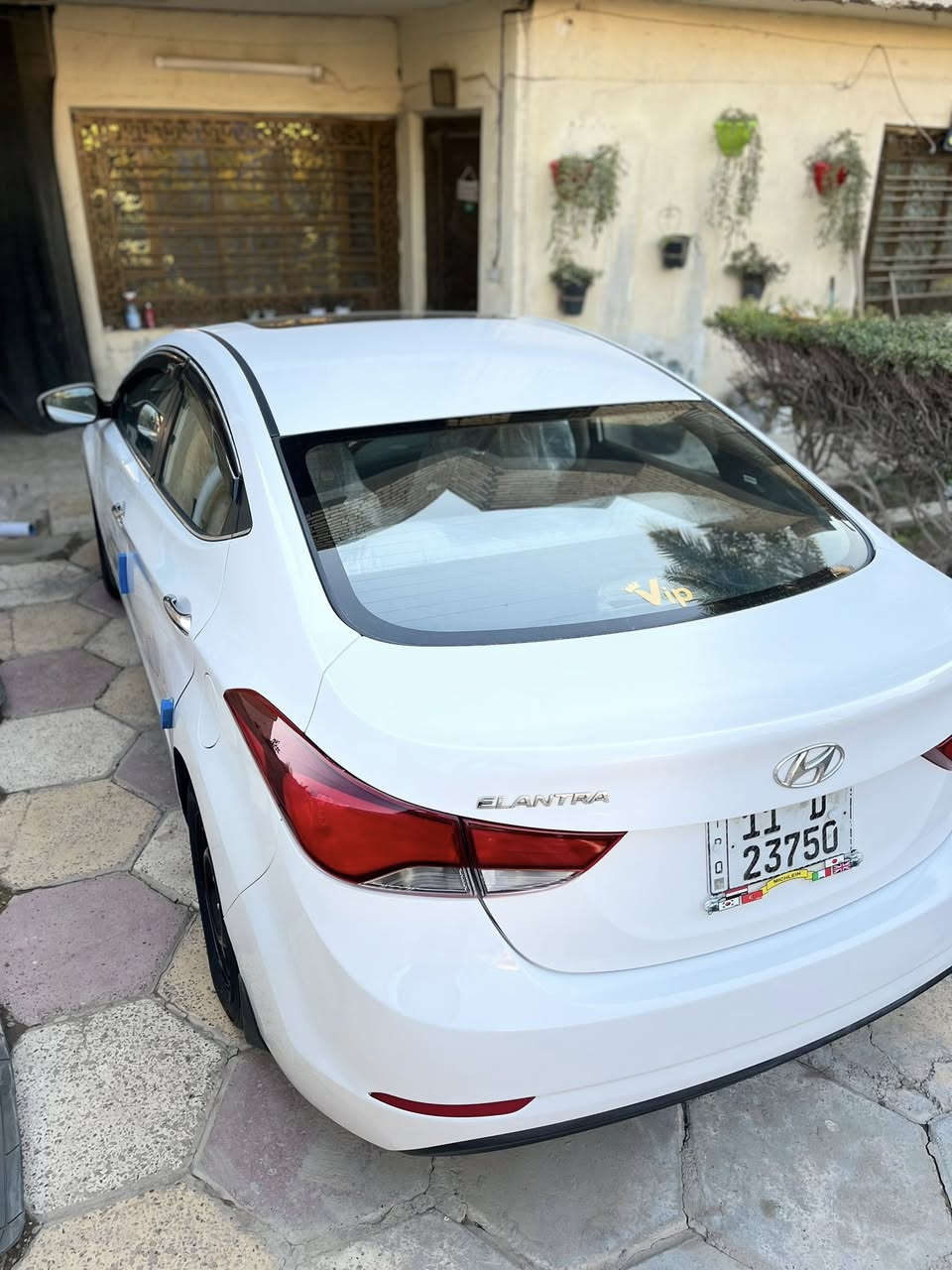 الانترا 2016 خليجي 
فول عدة البصمة 
السيارة كير مكينة كفالة 
السيارة مكفولة من الضربة ول حادث بيها مكانين بارد كد شبر وبيها صبغ حافة البنيد وجوة القبق مال بانزين شىوية ولباقي كفالة من كلشي 
السيارة قبل شهر بدلت الها حدادية امامي خلفي كلة ودسكات بدلتة وسويت بيها ادامة نوزلات وبلكات وفيت بم وسويت الها بولش عام ونانو سيراميك يعني ما بيها اي نقص كتلوكاتها وكاعياتها ولويل مالتها البلادي هم موجود السيارة ماشية 116 كيلوي

مكانها بغداد الزعفرانية 
***********
