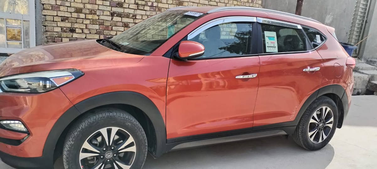 السلام عليكم توكسان موديل 2016وارد ضرر جنطه فقط فول موصفات ماعدى البنراما السعر 140وبيهه مجال قليل جداً هذا رقمي للتواصل ***********
