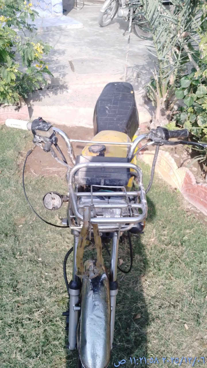 سلام عليكم دراجه ايراني محرك ستوته ضفيره جديدة بس يرادله ربط شاصي نضيف بيهة اورق سعر 375وبيهة مجال مكاني شعله سلاميات *********** بغداد, العراق
