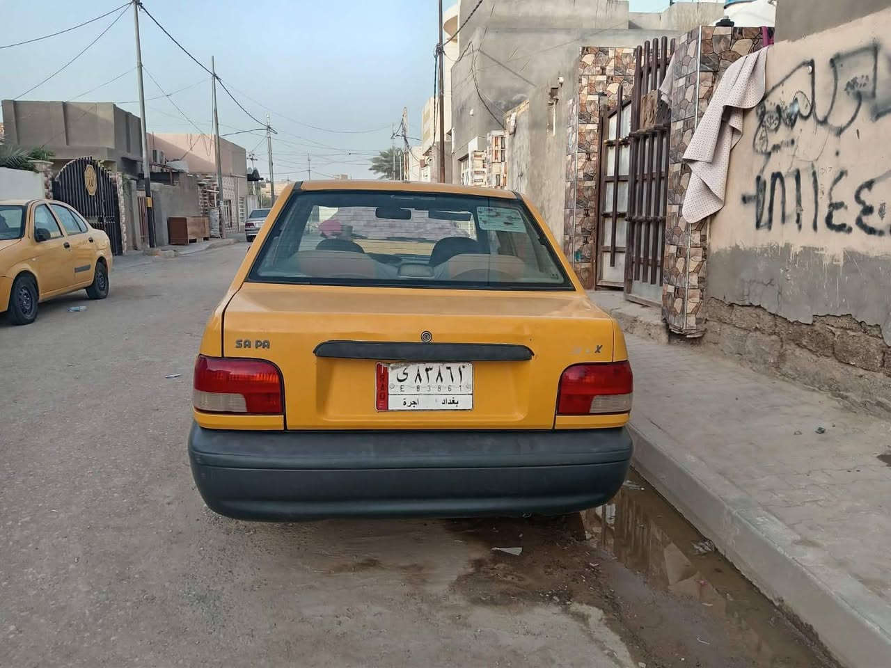 سايبة موديل ٢٠١٣ رقم بغداد الماني سنوية لل٢٧
 كشرها جديد كير ومكينة تمام السيارة تاركها لان عندي مريض 
شواصي تمام راعيها ديوانية تحويل مباشر 
غرامات مصفرة مطلوبة هيئة ٧٥٠ وره المشتري
المكان ديوانية مركز
السعر ١٥ وبيها مجال ***********
