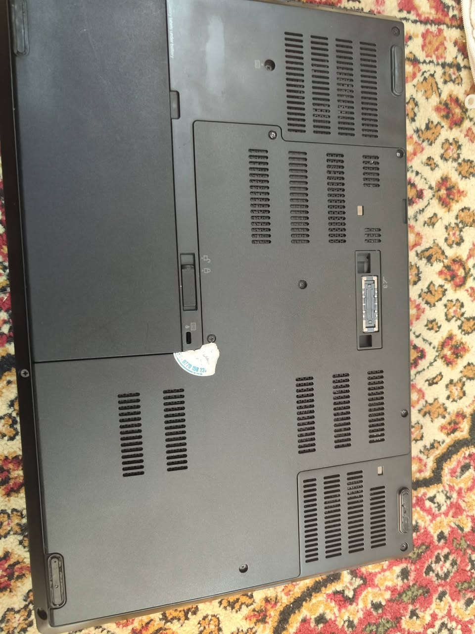 لينوفو P50 مستعمل 
معالج : Core i7 6820HQ
رامات : DDR4 24
كارت شاشة خارجي وداخلي 
الخارجي : Quadro m1000m 
الداخلي : Intel 530 
SSD 512 
الشاشة 60 هيرتز لاتدعم اللمس
الابتوب ممتاز للتصاميم والالعاب المتوسطة والخفيفة
السعر 475 الف وبي مجال بس للشراي 
للتواصل : ***********
