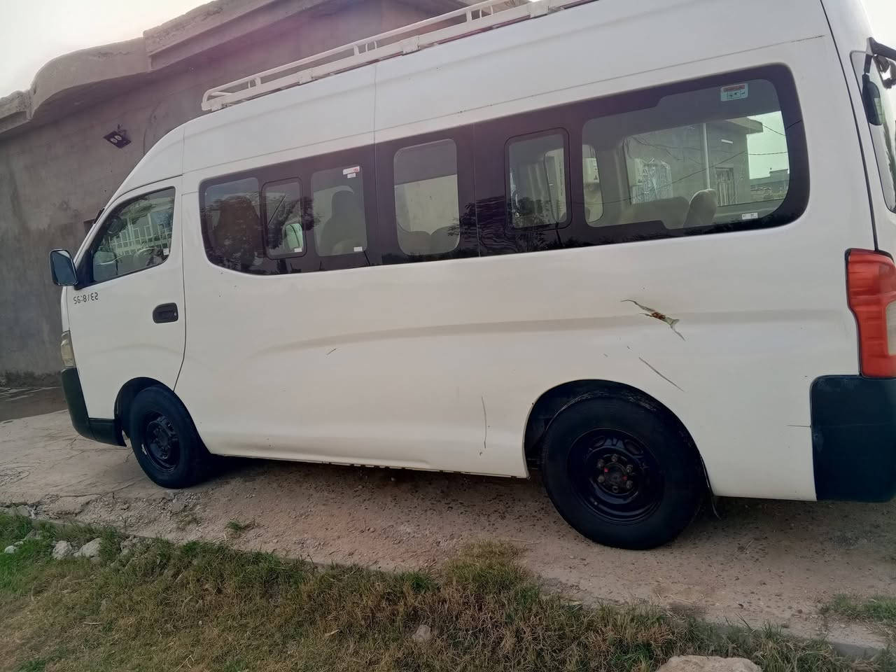 سلام عليكم للبيع نيسان 2016 بيه ضربه بالصفحه الطويله و طخه ورى باب سلايت 
تبريد ،منضومه غاز صدر جديد مكينه لا تنقيص لا بخار 
السعر160بيه مجال
رقم الهاتف***********
