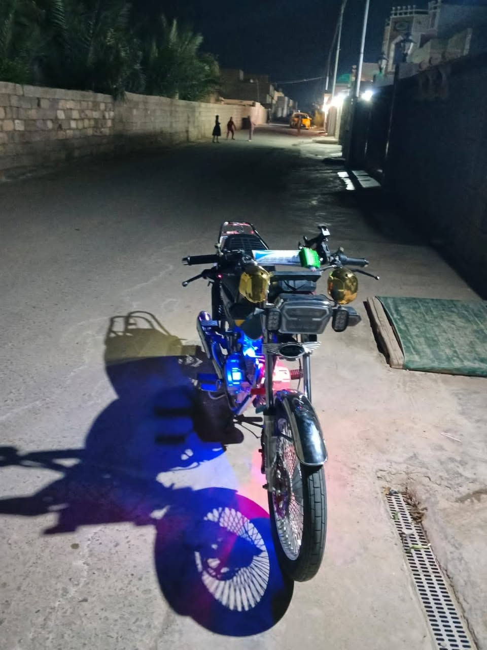 تايكر 25 لون زيتوني
دراجه كامله من كلشي ربع ماتحط عليهآ
 محرك مامفتوح كهربائيات كلهة شغالة
مكانى تكريت
***********
