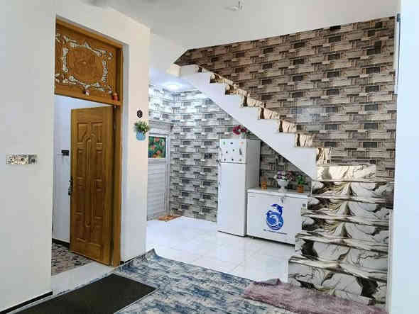 للبيع مساحه ١٢٠ متر طابو زراعي سند 25 طابقين ثلاث غرف نوم مطبخ واستقبال اوهول مجمع صحيات  عدد 2 شارع 80 خلف محطه اضواء بابل ***********
