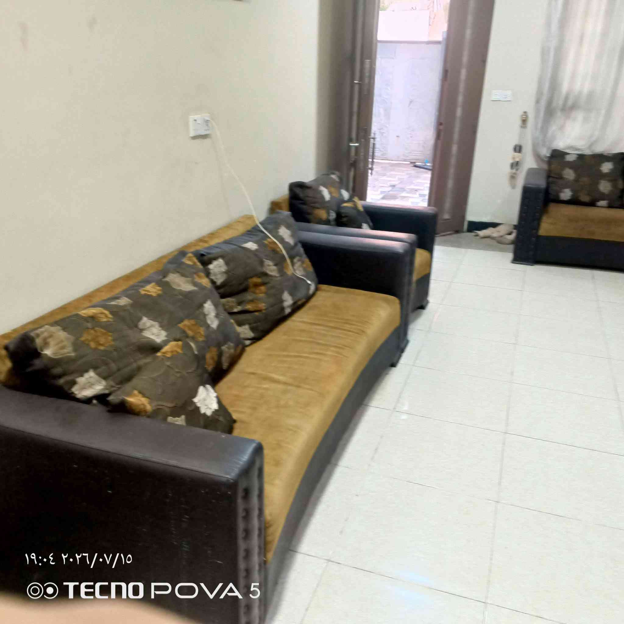 سلام عليكم 
قنفات للبيع انضاف وحلوات سعر 350بي مجال شراي يدلل
***********
