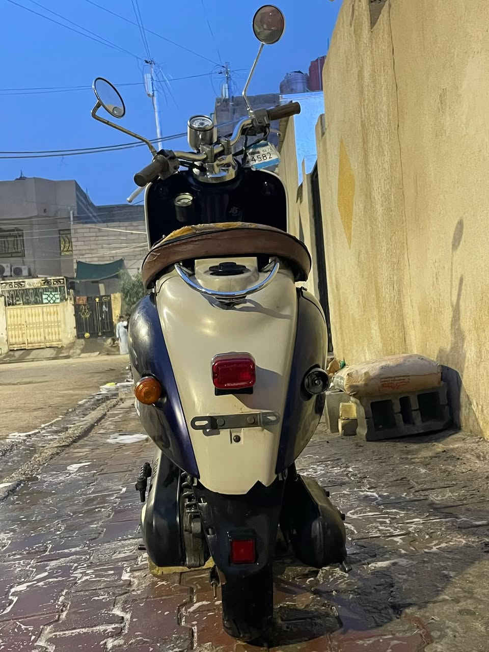 السلام عليكم الدراجه كامله من كلشي شوفة العين ماعدا قبق مال اشاره لو بالف لو بخمسميه مامجفته وين ماتريد نروح ونفحص والدراجه على وضع البلاد ونعمه من الله معدل 60 تنطيك مامتعوبه اخذته من وكيل بل عماره الدراجه بيهه منفيس و مكاتبه بسمي الدراجه (كفراته بيهه شخوط قليله ) من الحاويه مو مني وبلخدمه السعر 750 وبيهه مجال للتواصل
***********
