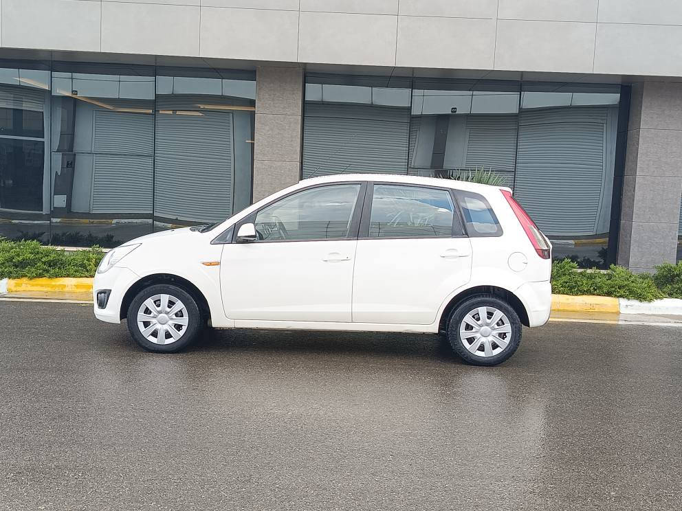 فۆڕد فیکۆ مۆدیل 2014.  ***********
گێڕو مەکینەی بەشەرت 
تەبرید ساردو گەرم بەشەرت 
سەنەوی و ژینگەو ڕیکاو بانی تازەیە 
پەڵەیەک بۆیاخی هەیە 
ڕەسمی سۆنەرەکەیم داناوە 
سلیمانی گەڕەکی ڕاپەڕین 
*********** السليمانية, العراق
