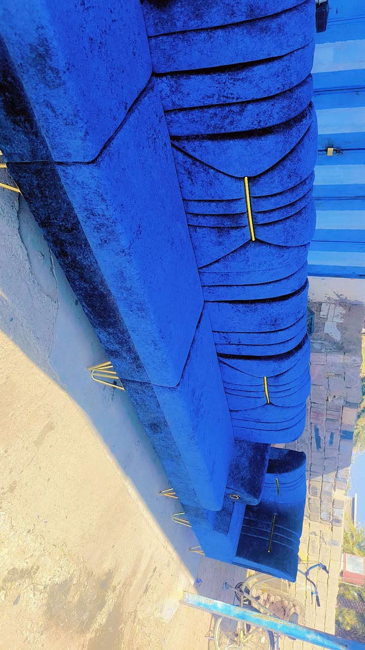 اسلام عليكم شباب عندي 4دواوين جديد غير مستعمل 11مقعد سبعه متر بلوك اسود صندوك بلاويد سفنج7سم مميز اول رجل حديد شقل درجه اوله الي يخدمنه ع باب الله يراسل او يتصل سعر المفرد 320.  ***********
