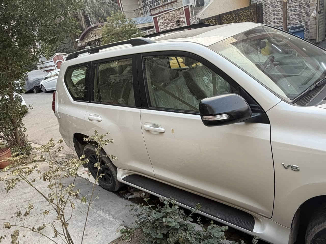 السلام عليكم
برادو موديل 2023 بلاك ايدشن ماشيه 19 الف كم فقط مكفوله كفاله عامه مواصفات TX.S معروفه تجي سلايد شاشه كاربلاي كامره حساسات مري شفط السياره بعدها بالنايلون وجديده رقم اربيل تحويل ثاني يوم مكانه بغداد
السعر 50 بيها مجال بسيط
الرقم ***********
