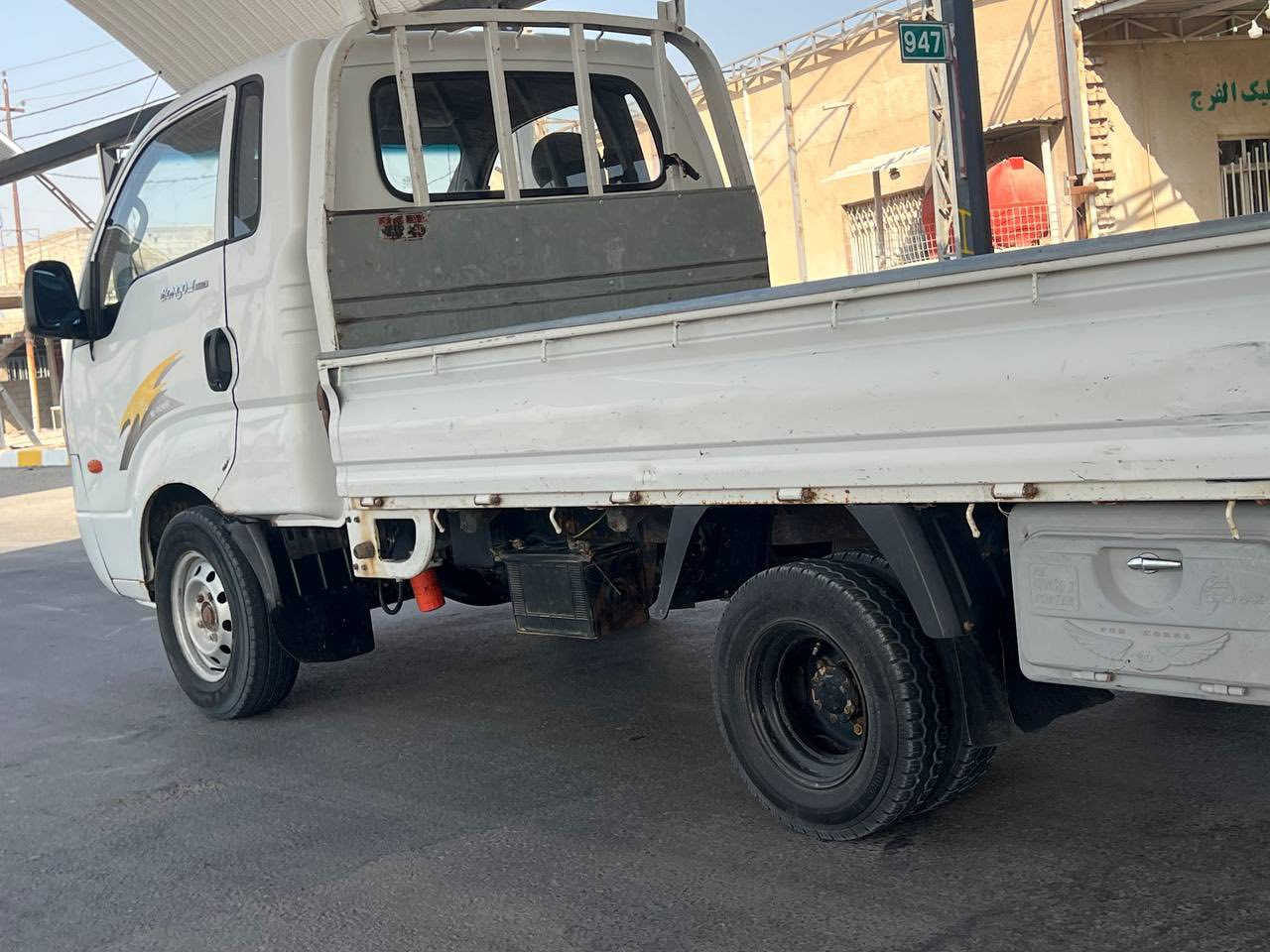 السلام عليكم سياره كيا 3000 (مفتوح محرك الابيض )سنويه 2027 السياره تحمل (رقممممممم مميز 60 كربلاء )مكفول شاصي مكير بيها تنقيص قليل جداا السياره مثل ما موضح كدامك تخم تايرات جديد امامي عنوان السياره كربلاء المقدسة الاستفسار ع الرقم التالي *********** او خاص متواجد السياره ((سعر 115 )) اذا ما تعرف بل الارقام المميزه لا تدخل بحلال الناس
