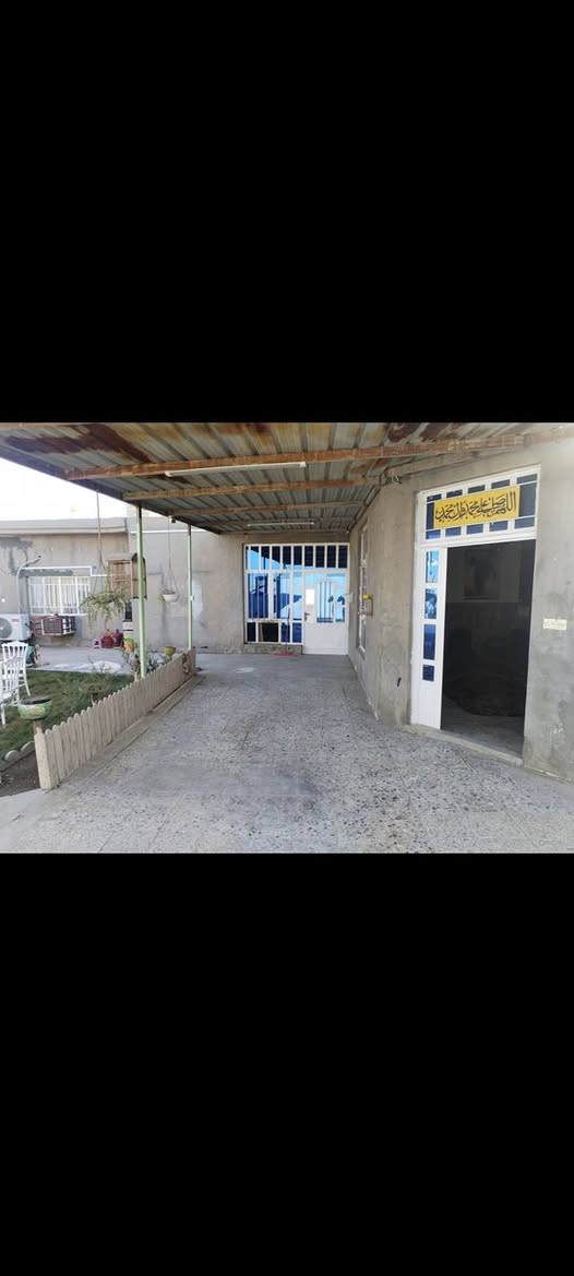 السلام عليكم الدار للبيع مساحة ٣٠٣ ركن موقع مميز طابو ٢٥ حق التصرف مستعجل على بيعتة السعر مناسب بلخير على الي يصير من نصيبة شايف خير المدائن الجعارة شارع معمل الغاز مقابل مطعم وحدائق البستان للاستفسار ***********
