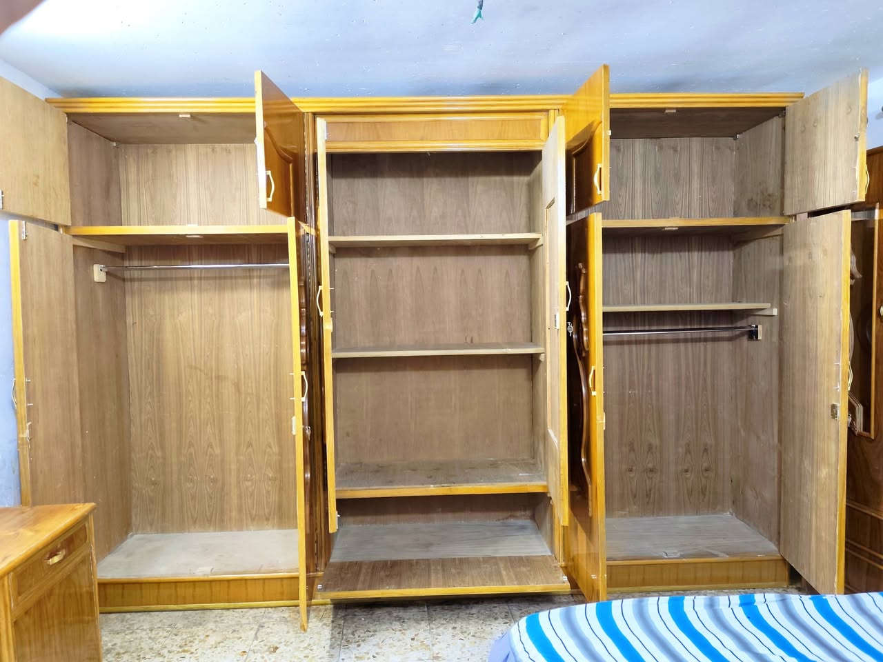 غرفة نوم للبيع تسكام صاج داخل وخارج ضهر جرجوبة 5 ملم مابيها اي ضرر استخدام قليل جدا  مكاني حلة شارع 80 قرب مدينة ألعاب ارض بابل باقي التفاصيل اتصل ***********
