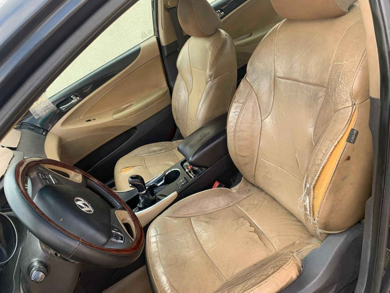 السلام عليكم ورحمة الله وبركاته من رخصت صاحب الكروب المحترم سوناته 2013رقم بغداد بسم اخوية والسياره خير من الله وجاهزه الشارع كبل والسيارة بيها بنيد دبديل وجاملغات الماميه مضبوغه والسياره خير من الله والسعر المطلوب بيها 102وبيها مجال الي استفسار أني خادمكم وهاذا رقم تلفوني *********** وبي واتساب
