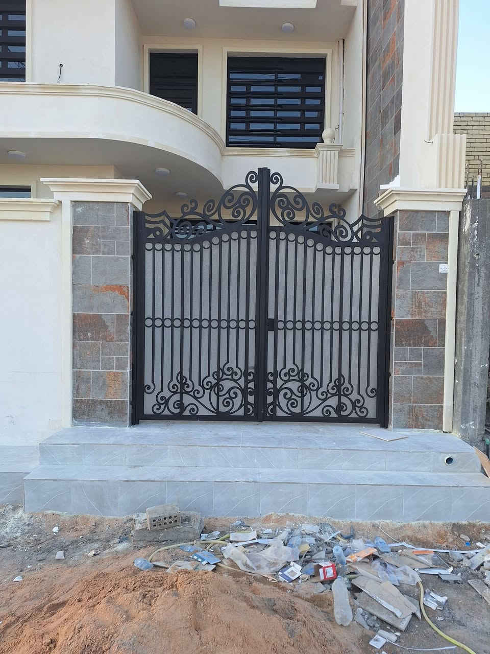 الدار للبيع في المسيب حي الزهزاء طابو صرف  مساحة الدار 175متر يحتوي على 4 غرف نوم وصالتين وثلاث حمامات وستقبال 6X4 ومطبخ السعر 197 وقابل لتفاوض للأستفسار ***********
