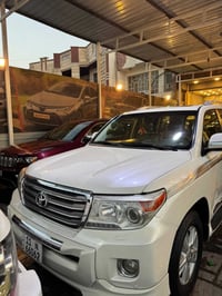 لاندكروز VXR V8 • ٢٠١٣ • كفالة صبغ