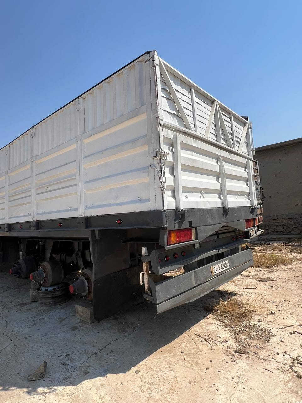بودي ثلاث دناگير الطول13٫60 متر كهربائيات و هواء كامل بدون ويل بدون تاير 
السعر 90 
مكاني الموصل 
***********
***********
