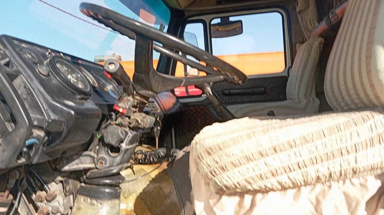 للبيع راس تريله البي موديل 88 بلاديه شاصي مكفول قماره مصبوقه جماليه محرك 35 جديد كير 160 برميل جديد أكسل جيف تخم تاير جديد رقم بصره تحويل فوراً السعر 165 ورقه وبيها مجال مكاني الفلوجه معرض الوطن للاستفسار ه‍ *********** ه‍ ***********
