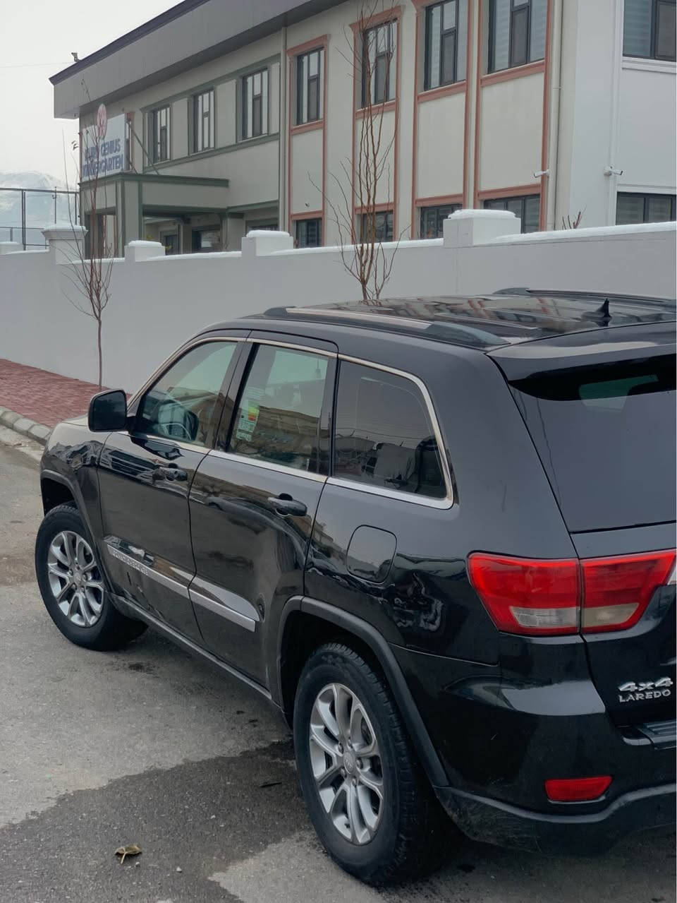 جێپ گراند چیرۆکی  مۆدێل ٢٠١١ 

دوو پەلە بۆیاخ واتا یەک پارچە 
سەنەوی رەقەم و هەموو شتێکی نوێ بە شەرتی وەکالەت و بەناو کردن 
١٥٦٠٠٠ رۆشتووە 
هەموو گیانی بە شەرت گێر مەکینە هەموو گیانی بە شەرت

بە سعری خوار بازار دەفرۆشین 
***********
***********
ڤایبەر 
وەتس ئەپ 
هەموو شتێکی لەسەرە 
مشتەری نی سەرم مەیە شێنە سعرێک رێک خوار هەموو بازار بۆ مال و بۆ معامەلە رانية, السليمانية
