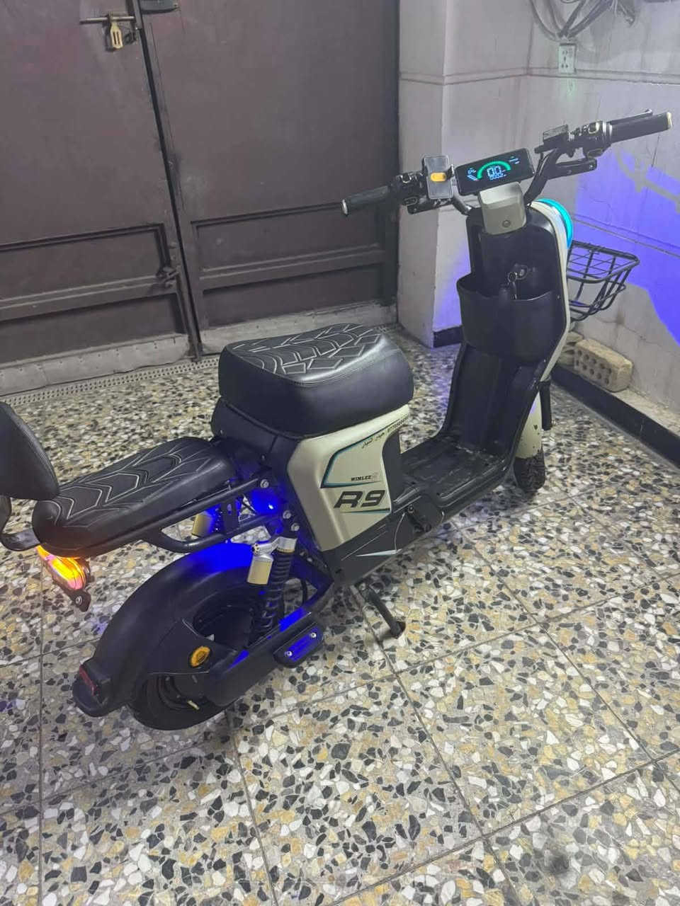 دراجه شحن R9
شركه ولي الأصلي 
مديل 25
5باتري كبار
بصمه وسويجين 
شاحنه اصليه ولي
دراجه كامله كل نقص مابيه
بغداد الامين 
السعر 375
***********
