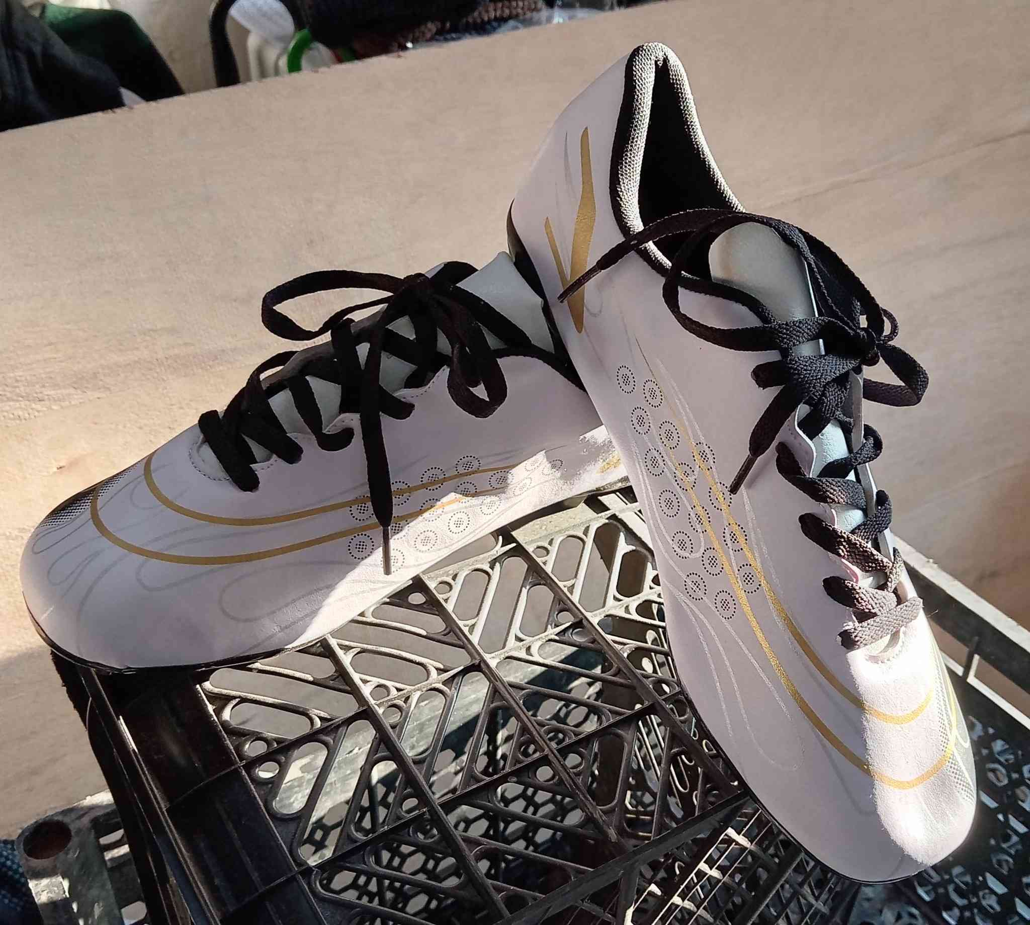 تخفيضات هائلة من محلات أبو علي
#حذاء_رياضي_(قدم) #رجالي وشبابي
#نوعية_ممتازة
الخامة #جلد
اللون #أبيض
#القياسات_٤٠_٤١_٤٢_٤٣_٤٤_٤٥_
السعر #٦٥٠٠_دينار فقط

#العنوان
الشارع المقابل لشارع حسينية أسد الله #ومجمع_محمد_كمال الطبي
#خلف معجنات وحلويات #زمزم 
#قرب محلات بيع الدجاج والطيور على طريق إعدادية صناعة طوز
#مقابل قصابة الرافدين ومكتبة الرافدين وكهربائيات غسان عساف 
#بجوار مخبز عباس ممش

لدينا #خدمة_توصيل داخل طوز خورماتو ..


**إذا كنت صاحب هذا الإعلان وتريد حذفه لأي سبب، رجاءا أرسل رسالة إلى الدعم الفني**