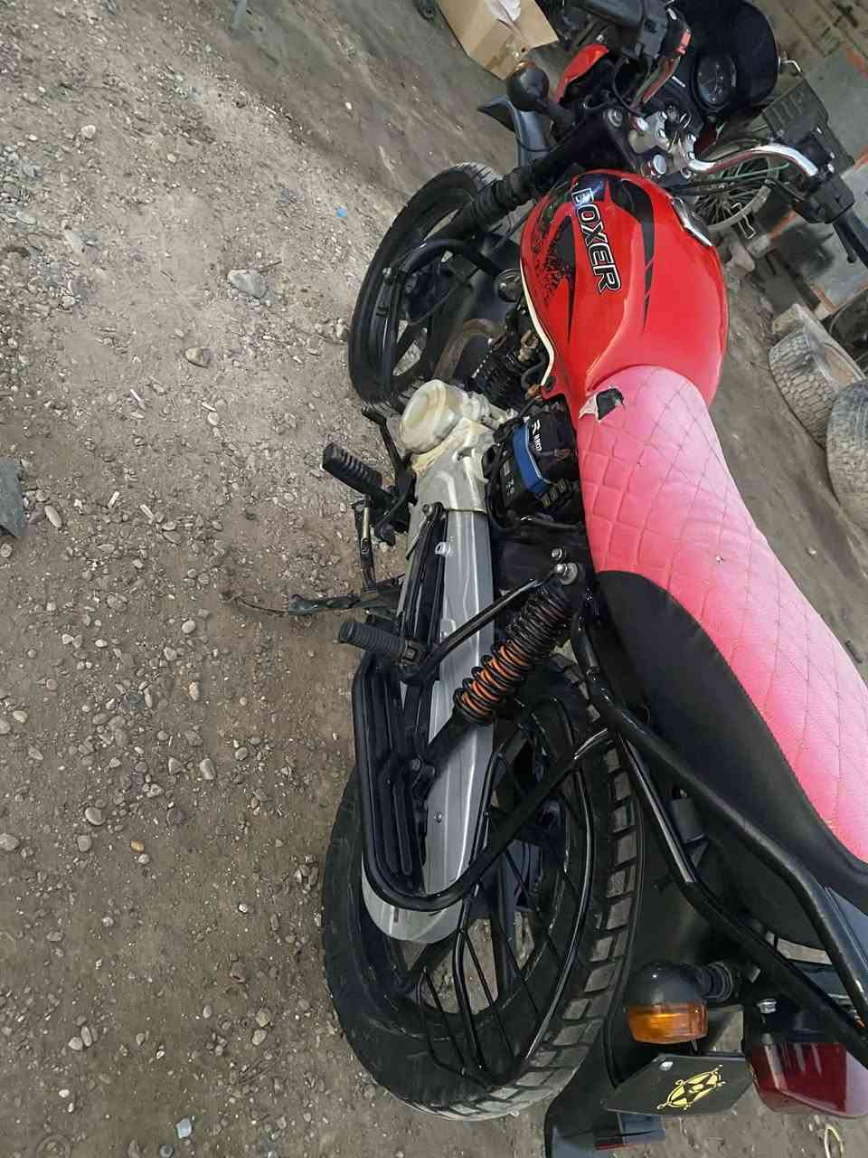 بوكسر 23 دراجه خير من الله اوراق موجوده كفر صفاحيه موجود بس نقص باتري تعبان باقي كله نضيف و جديد سعر 1500وبي مجال حك جيه ***********اتصال وتدلل مكان ديالى
