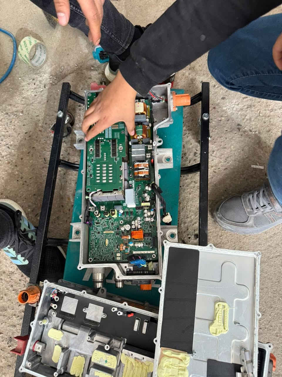 صيانه جميع السيارات الهايبرد                                                    صيانه انفيرترات الباسفكا الهايبرد 
العنوان بغداد الكراده شارع مدرسه بهلول 
***********
***********
