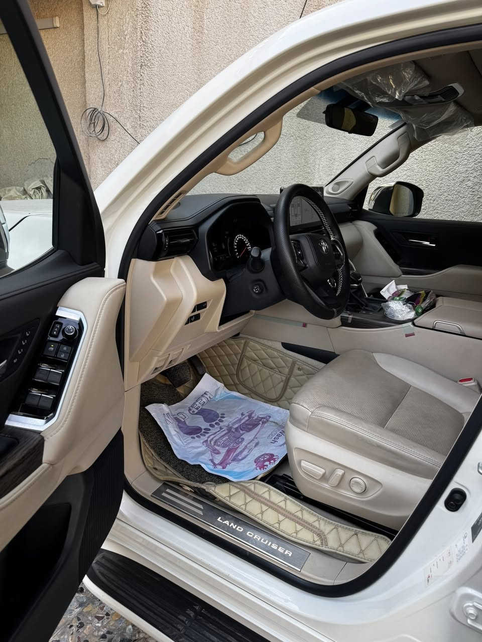 السلام عليكم
VXتون تيربو 2023

السعر 72000$ مكفوله عام ماشية 15 الف حقيقي رقم بغداد

***********
