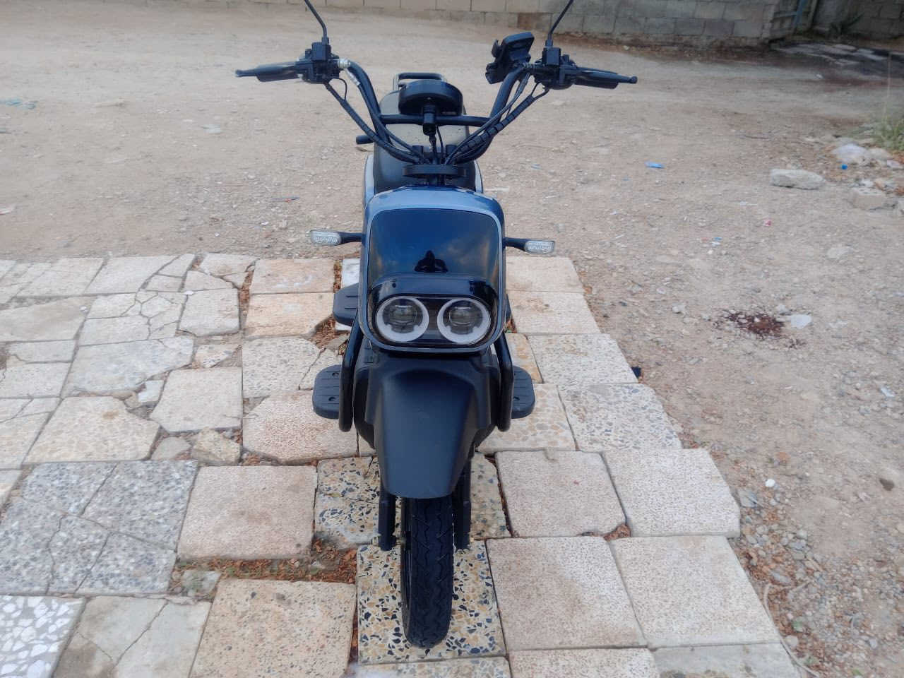 السلام عليكم دراجة شحن للبيع مكان زعفرانية بس بطاريات تعبانة دراجة جديدة كلهة شغالة سعر 400دراجة نظيفة ***********
