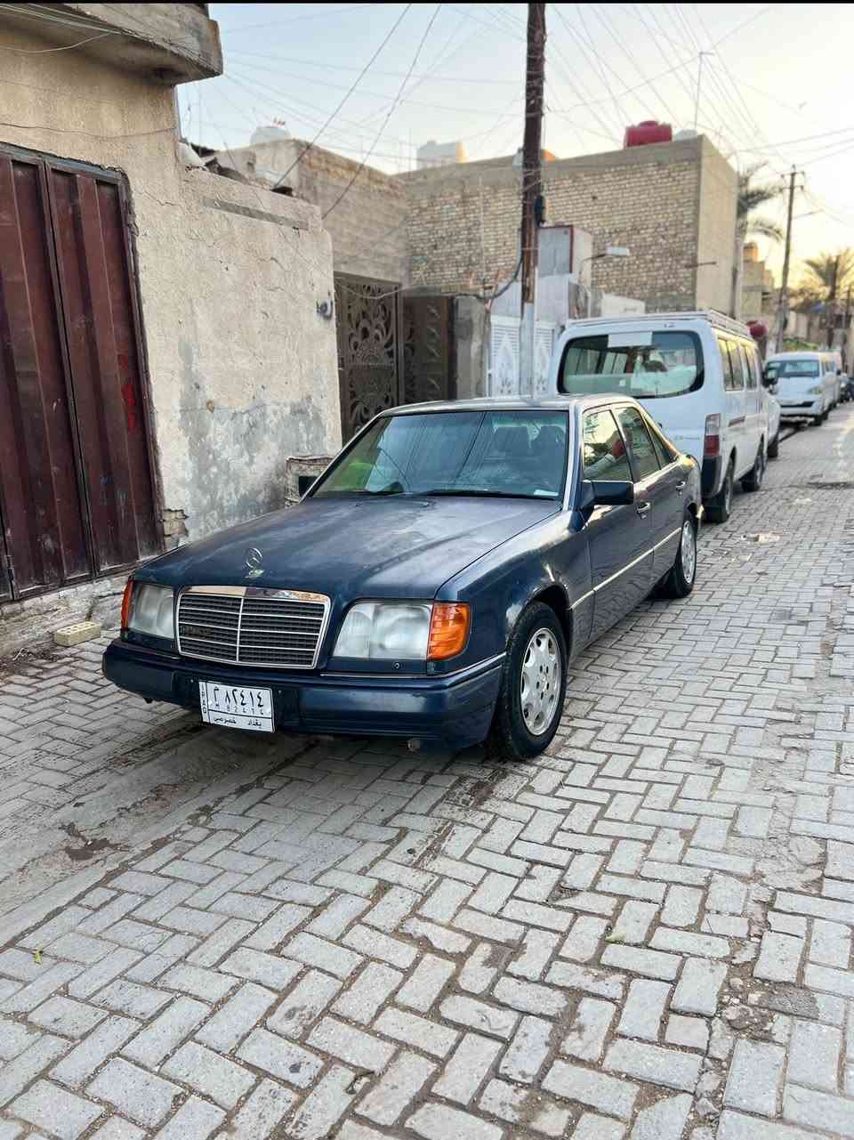 سلام عليكم
مارسدس بيبي شبح 320 موديل 1993
اللون اسود كحلي بلادي ممصبوغ 
مكينة الخرايطم المرغوب بالسوك
تبريد شغال 
شاشة وكاميرا 
تحديث ستيرين الغواصة (الدركة)
غرفة حلوة
بيهة قاعدة دبل السايق انفطر وتم اصلاحهة 
السيارة شوفة عينكم نصبتهة حلوة شوفة عينكم كشرتهة شوي تعبانة الي اكو كم خياس بسيط يتعالجن  ماعندي الامكانية اصبغ واعالج وجان سويتهة وابيعهة بسعر بعد اعلى بهواي واليعرف بسوك يعرف شداحجي واليوم نادراً ماتلكة سيارة قديمة مابيهة خياس اغلبهن مصبوغات ومعالجيهن 
السعر 69 وبيهة مجال قليل حك الجية
مكانهة بغداد/ المدينة 
للاستفسار ***********
