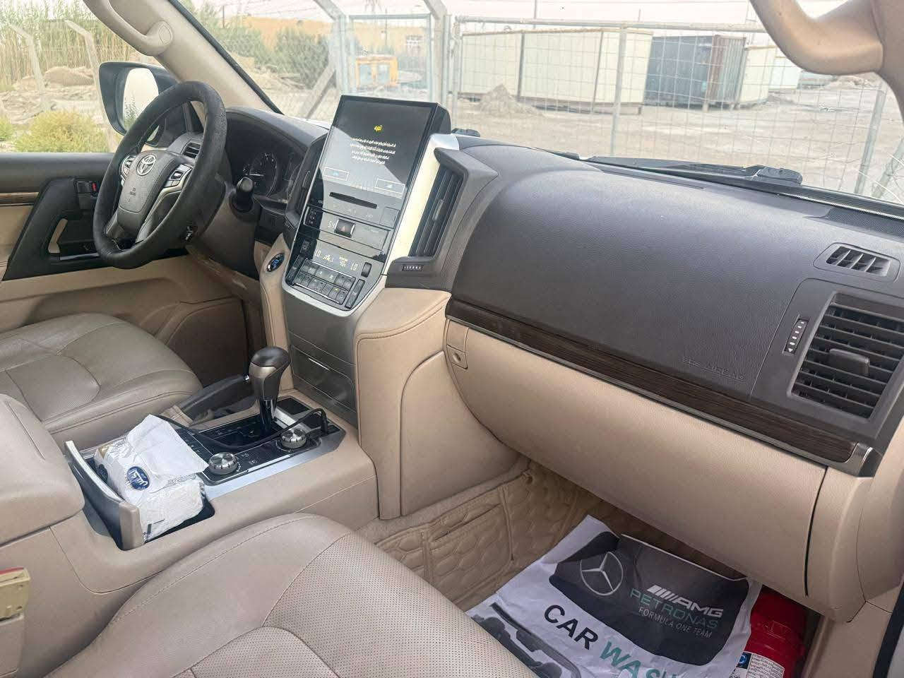 🚘 للبيع – تويوتا لاندكروزر GXR موديل 2019  

ساز أصلي – فول مواصفات – هيبة الطرق وفخر الصناعة اليابانية  
رقم بغداد جديد (دولي)  
السيارة باسم المالك – تحويل ثاني يوم  
سنوية جديدة  
مكفولة كفالة عامة من الصبغ والتبديل البارد  
ماشية فقط 104 ألف كم  

المواصفات الداخلية والخارجية:  
تشغيل بصمة + بصمة أبواب + تشغيل عن بعد  
إشارات ترحيبية  
فتحة سقف سلايد  
مرايا شفط + مرايا قلاب كهربائية  
كشنات جلد أصلية + كهربائية (حركتين/ثلاث حركات)  
تصعيد وتنزيل الجام عن طريق الريموت  
دبل ماوس  
8 وسائد هوائية (Airbags)  
جنطة كهربائية ذكية  
3 مناطق تبريد + ثلاجة  
محرك V8 سعة 4600 سي سي  
إشارات مرايا لكزس  
شاشة أمامية + شاشات خلفية  
كاميرا 360° دوارة  
حساسات أمامية وخلفية  
مطفأة حريق  

📞 للتواصل اتصال مباشر: ***********  
💵 السعر المطلوب: 490 ورقة  

#تويوتا #لاندكروزر #LandCruiser_2019 #سيارات_العراق
