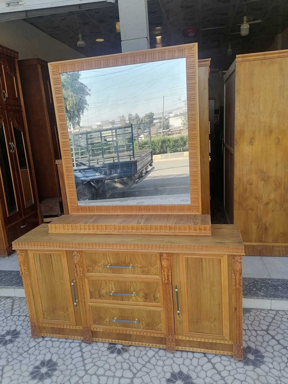 ميز تواليت نقش زان جديد شغل توصيه صاج 5ملم معرض ابو حسن حي السكر مقابل ساحه غاز ت *********** مستعدون لشراء غرف النوم والكناتير المستخدم
