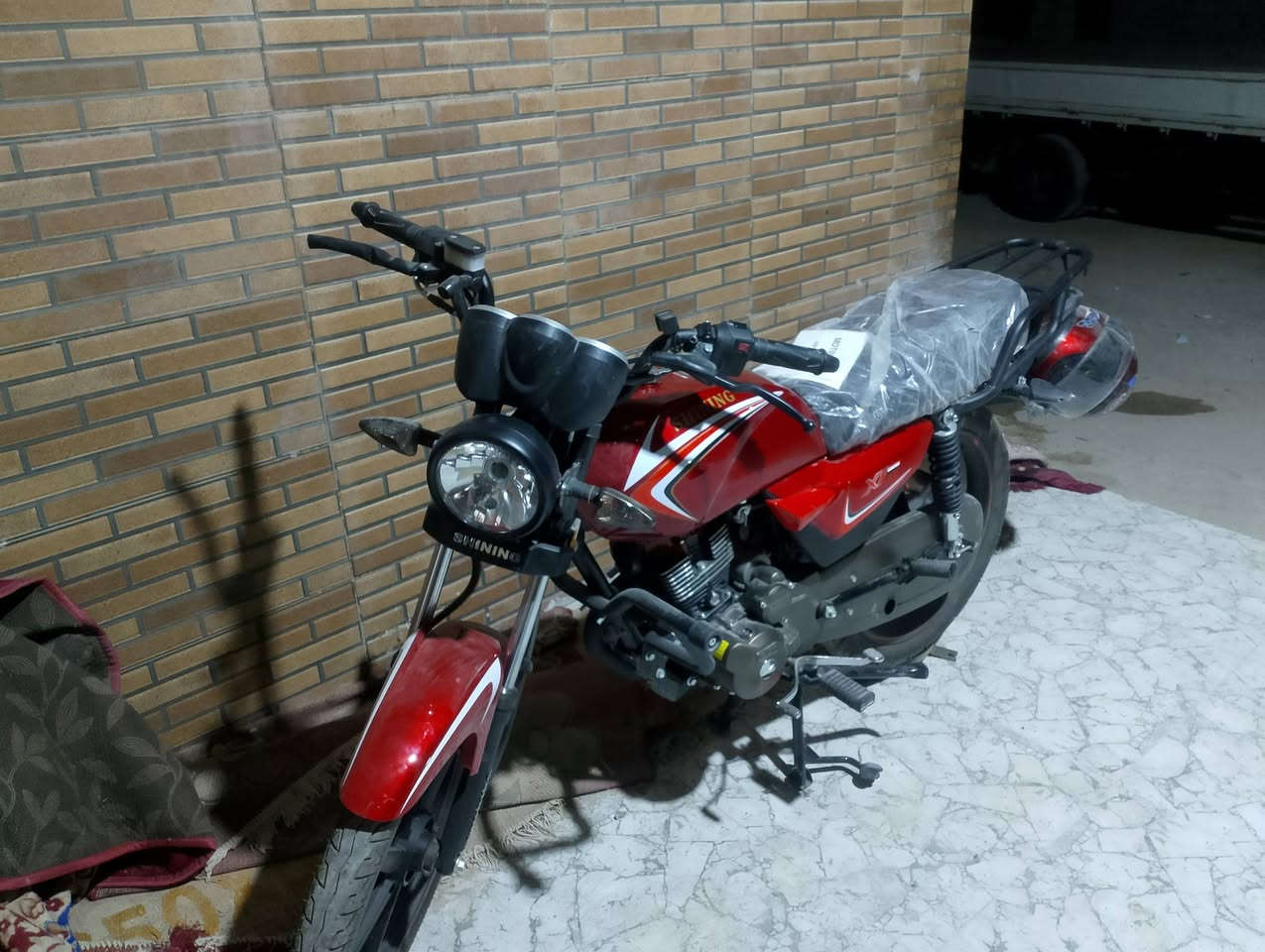 السلام عليكم دراجه شنك موديل 25 رقم بغداد بالصوليه كامله ممشاها 5 كيلو العنوان بصره ابو الخصيب مطلوب بيها مليونين ونص وبيها مجال***********
