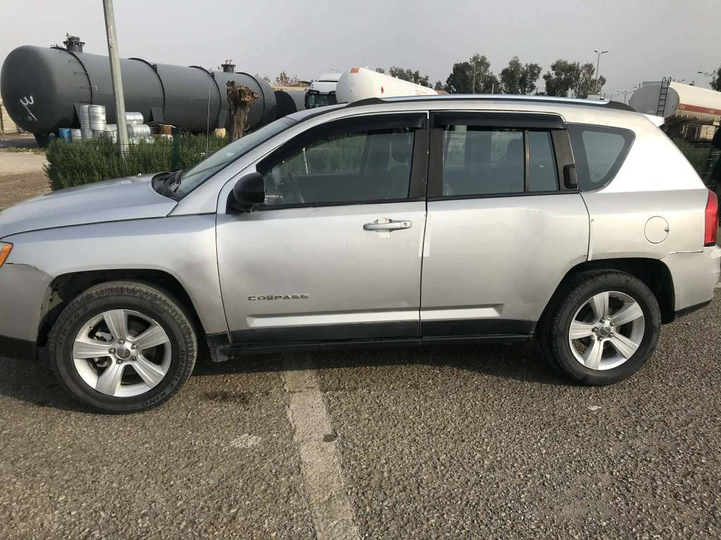 جێپ کۆمپاس مۆدێل 2012، سەنەوی تا 2029 نوێیە، مەکینە 24ی تاک اکسل، گێر و مەکینەی بەشەرت، زۆرپاکە ، چوار پارچە ونیو بۆیاغە بێ ناو.
ر.م: *********** رانية, السليمانية
