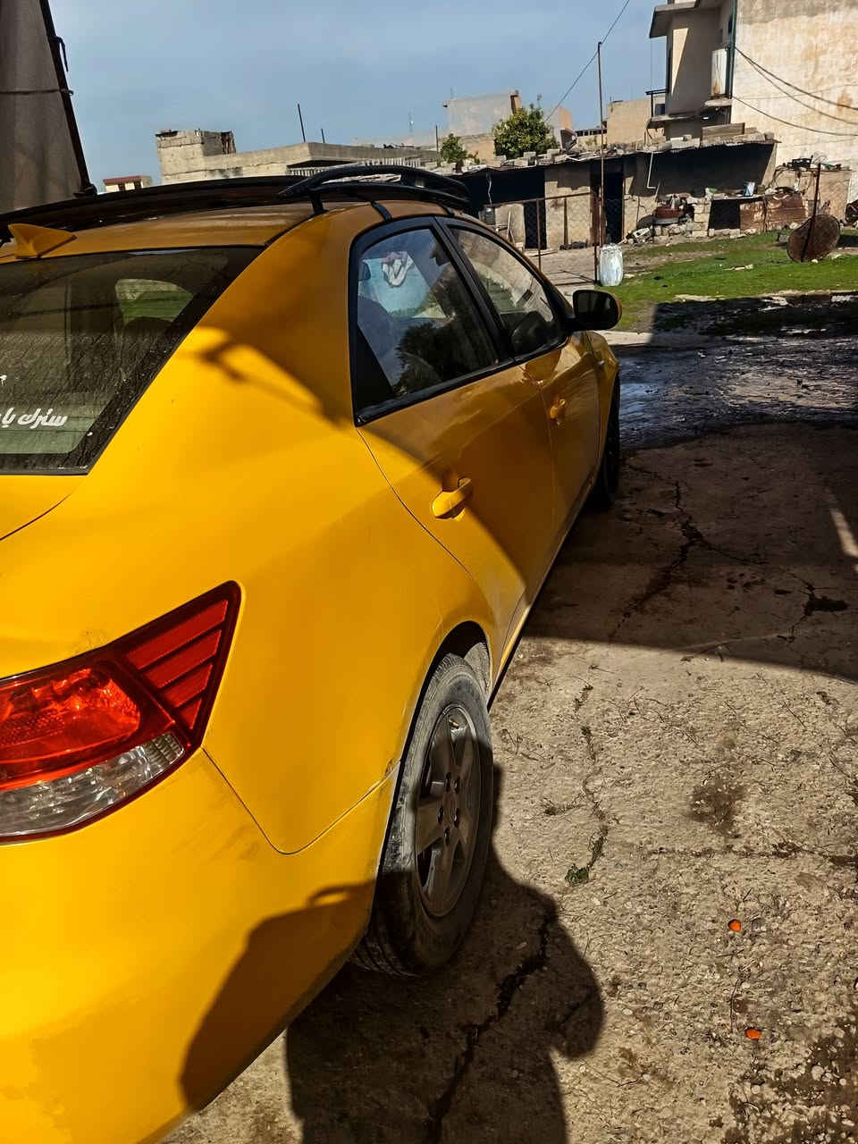 السلام عليكم فورتي  2010  بدون ضرر   معجون تلقيطات  مال تكسي  محرك 16  محرك كير شرط    خزان بانزين 50  يمشيك  550 كيلو   ترايك وين ما تريد   سعر  95 بي مجال   رقم الهاتف  ***********
