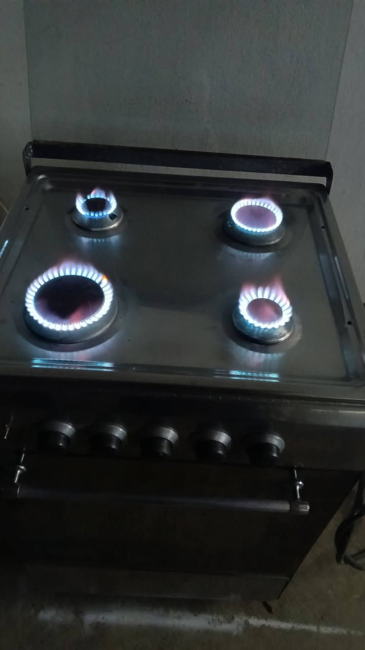 طباخ للبيع شرط الشغل السعر 65 وبي مجال المكان حي العروبة اتصال على رقم ***********
