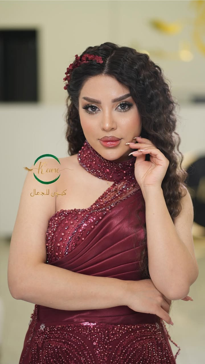 ✨ ميكب + تسريحات من أعمال مركز كيون للجمال ✨
كوني الأجمل بإطلالة راقية ولمسات احترافية تناسب جميع مناسباتكم 🤍

📍 الحجز داخل المركز فقط
📅 يُفضل الحجز قبل المناسبات لضمان الموعد

📍 ديالى — بعقوبة الجديدة
شارع مستشفى عام بعقوبة
كيون للجمال 💜

📞 ***********
