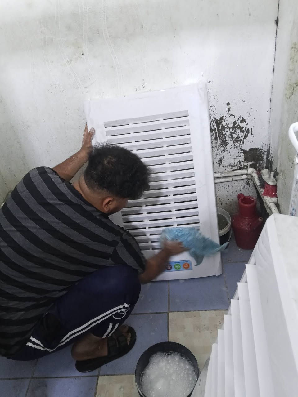 تقدم الورشة التقنية للتبريد خدماتها👷🏻

📲*********** 👷🏻حسين العنزي👷🏻
😍صارت الصيانة 🛠داخل بيتك🏘️ وكدام عينك والي يرضيك ونطلع منك وانته راضي👍🏻 
♦️تنصيب جميع اجهزه التبريد الانفيرتر والعادي مع عمل الفاكيوم
                                                                                ♦️تصليح الليك والفحص الشامل وشحن الغاز الاصلي الفرنسي R410 و R22 مع الضمان سنه كامله 
‎♦️تنصيب اجهزه الكاسيت التي تعمل بغاز R410
♦️تنزيل وغسل وتنضيف اجهزه التبريد 🚿
♦️لحام الليك القطعه الداخليه والخارجية وتبديل أو الغاء عاكس التدفئه مع شحن الغاز 
♦️صيانه جميع اجهزه التبريد الانفيرتر التي تعمل بغاز R410
♦️تبديل كابسترات وكونتكترات 
♦️يتوفر لدينا جميع انواع كارتات السبلت الانفيرتر والعادي 
♦️يتوفر لدينا قطع غيار لجميع السبالت 
♦️صيانه جميع انواع السبالت والمكيفات موقعيا 
♦️ صيانه جميع كودات السبالت الانفيرتر والعادي 
للاستفسار الاتصال او المراسلة ع الواتس اب 
📲*********** حسين العنزي
