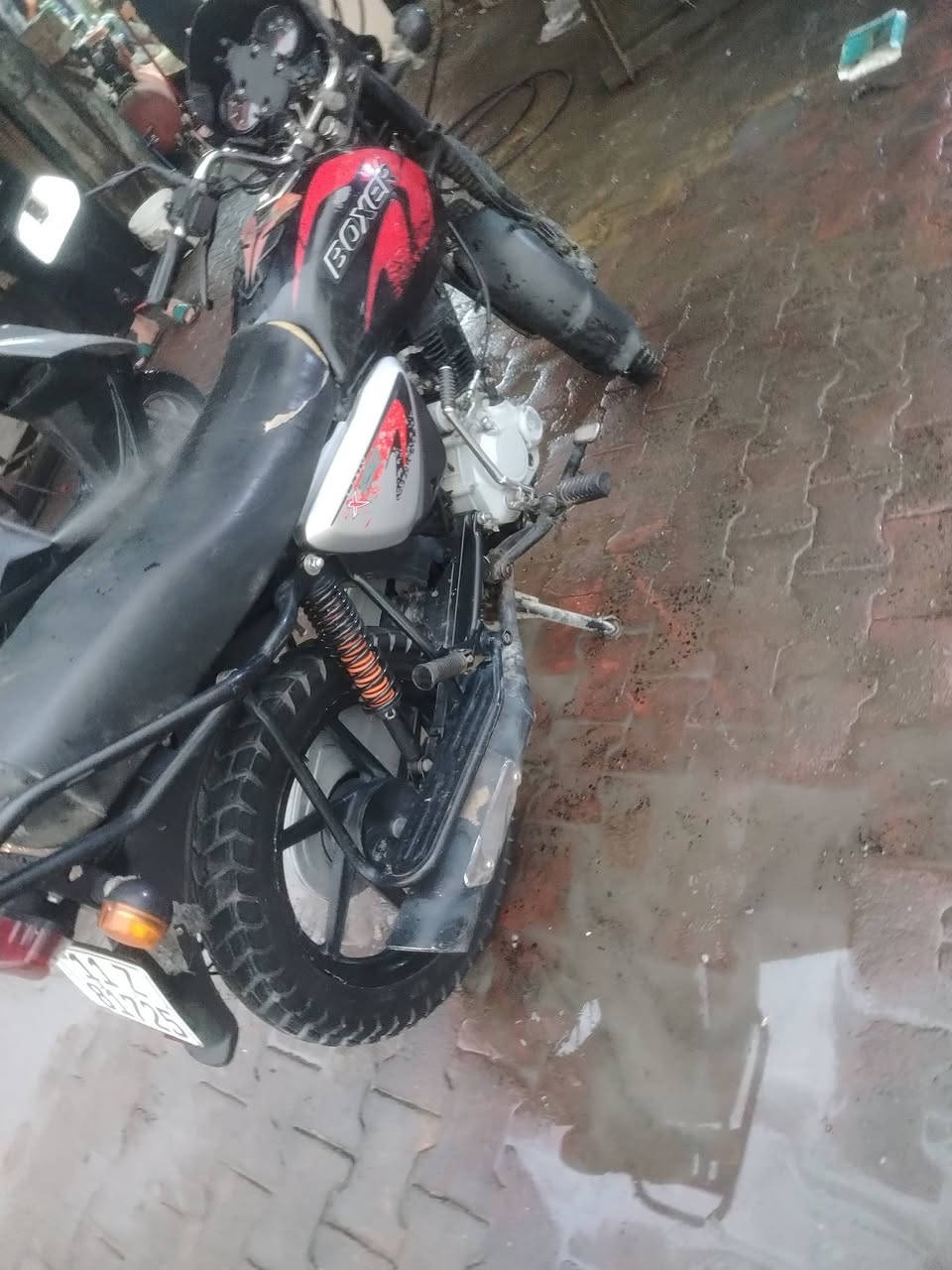 سلام عليكم دراجه بوكسر مديل 22 نازله بشهر العاشر ماشيه 13 الف حقيقي جنت تاركها بسبب الدراسه الدراجه مرقم بغداد رقم انكليزي لوحتين تحويل ثاني يوم بيها كلوب زنون ب85 الف الدراجه خير و بركه ما ناقصها شي مكينه  مجفته تجفيت شركه بيها ستان تلفون
مكاني بغداد الحريه قرب مطعم هي هي ما متواجد فيس فقط واتساب الرقم ***********
راسلوني و بالخدمه السعر مليونين و 400 و بيها مجال شي قليل حق الجيه
